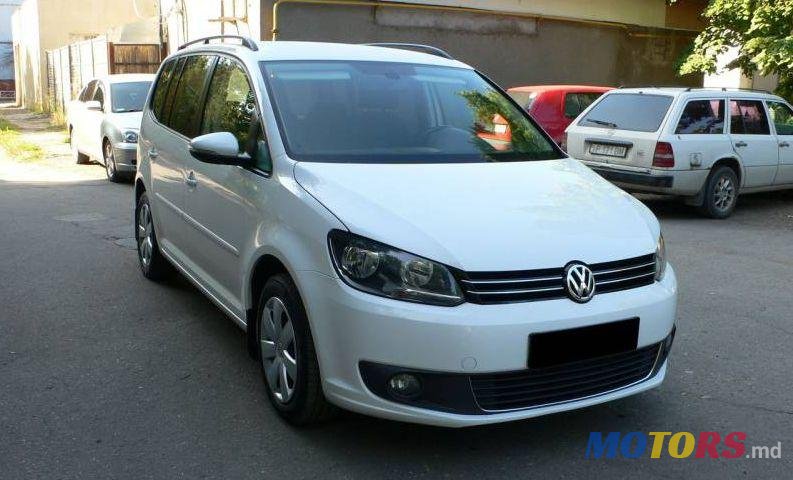 2011' Volkswagen Touran photo #4