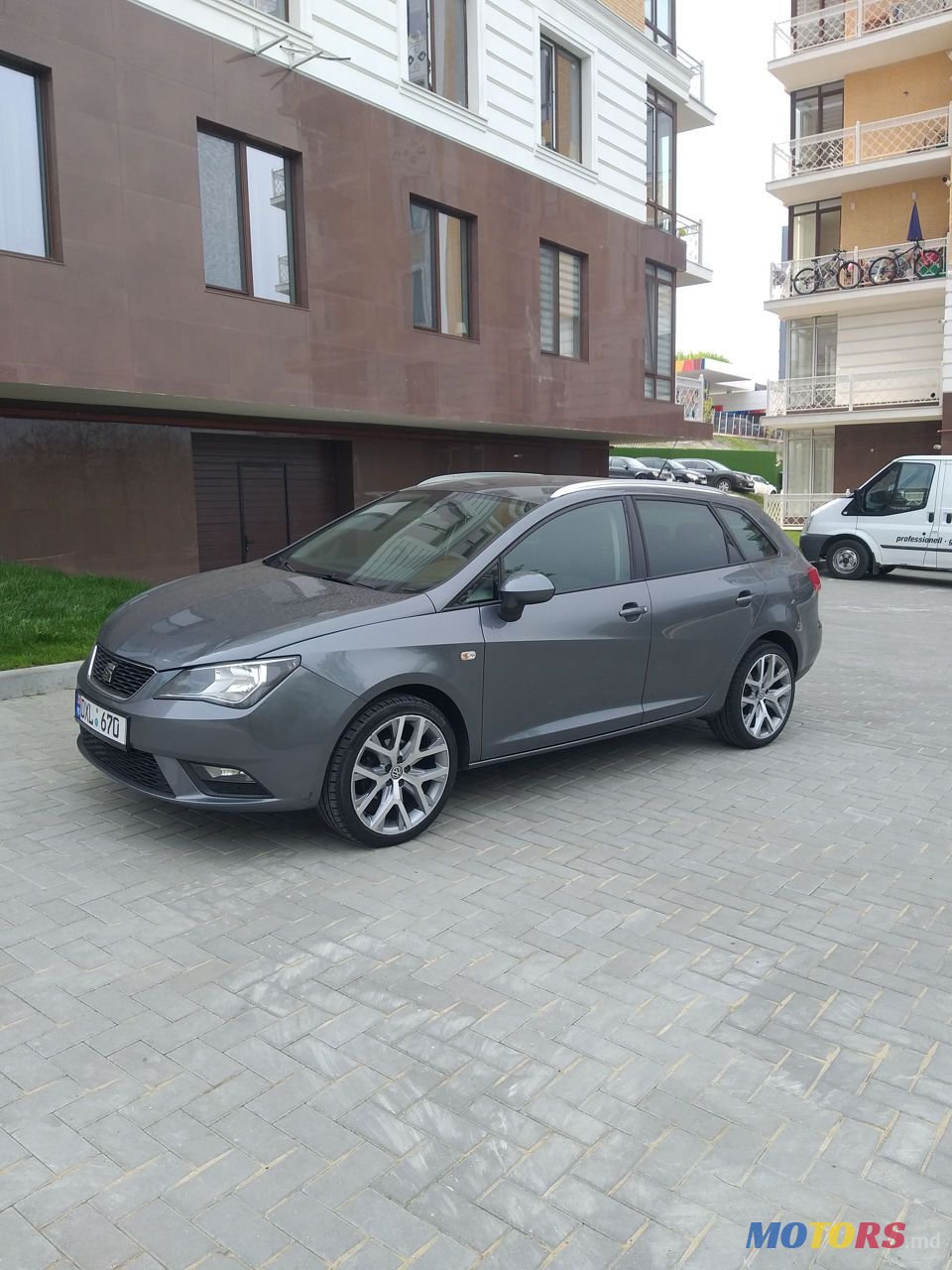 2013' SEAT Ibiza photo #2