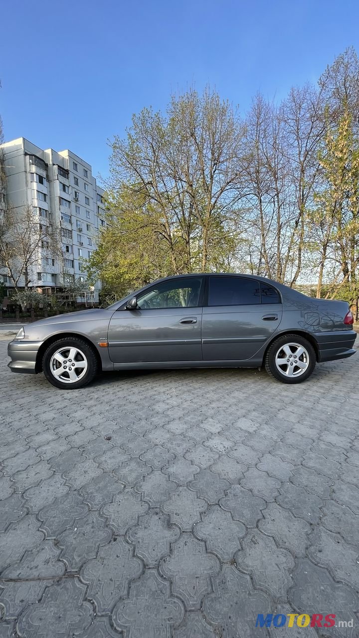 2002' Toyota Avensis photo #5
