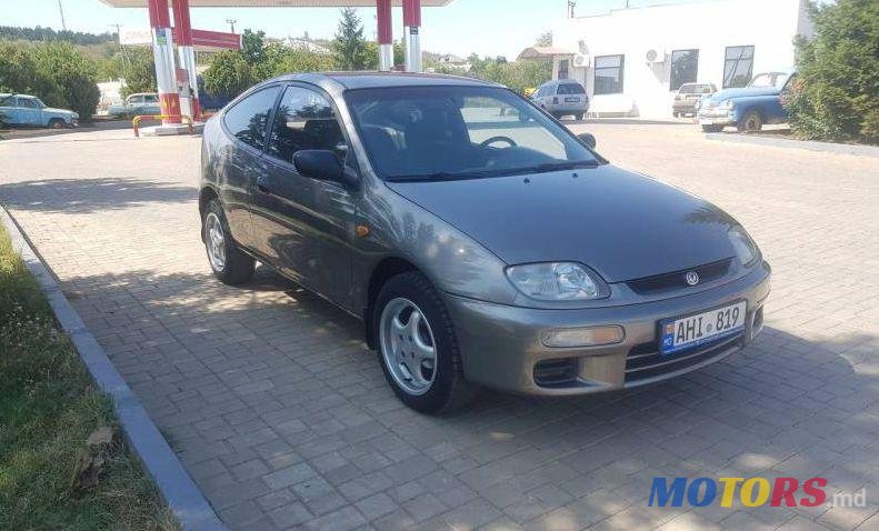 1995' Mazda 323 photo #1