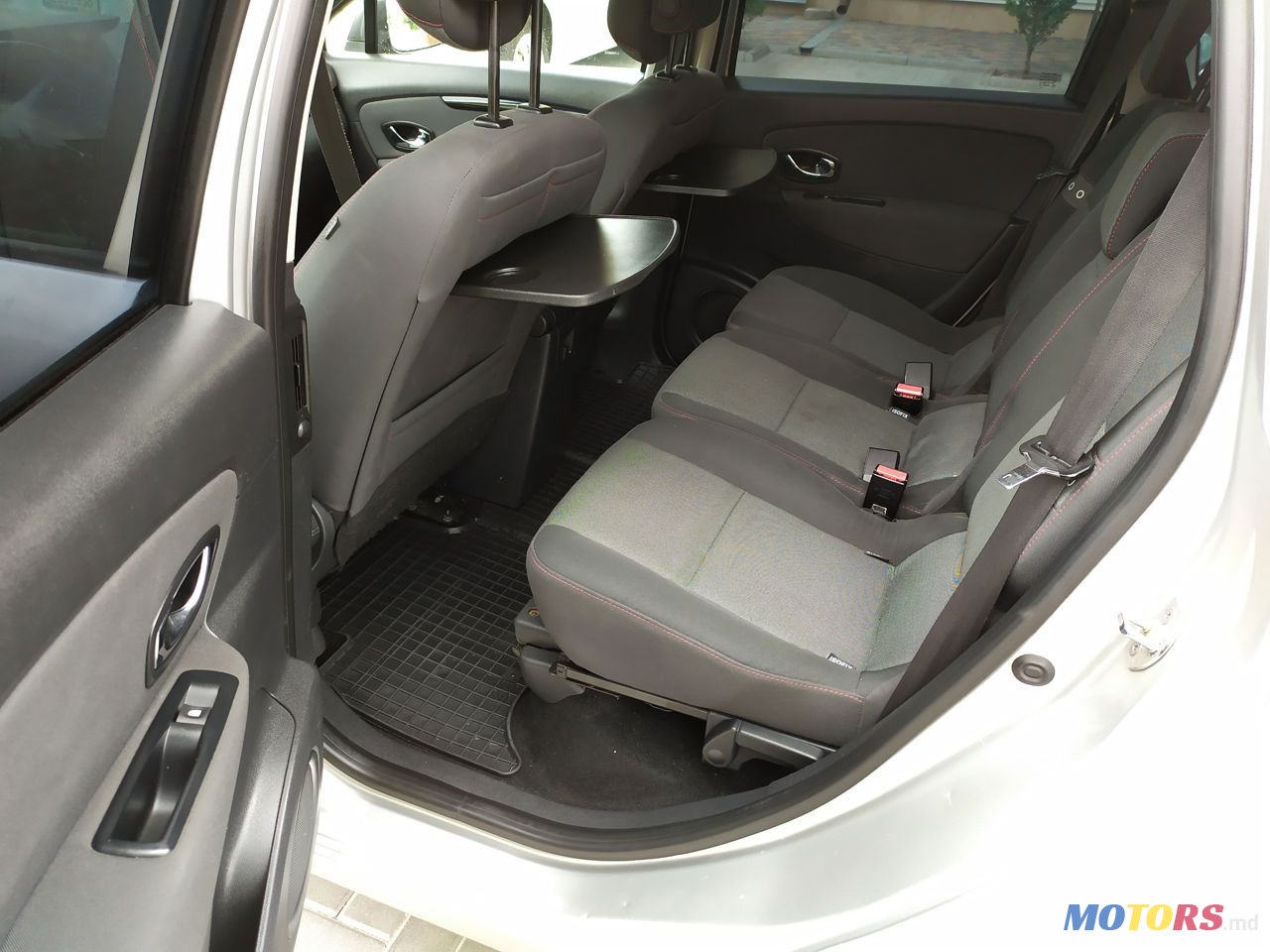 2012' Renault Grand Scenic photo #2