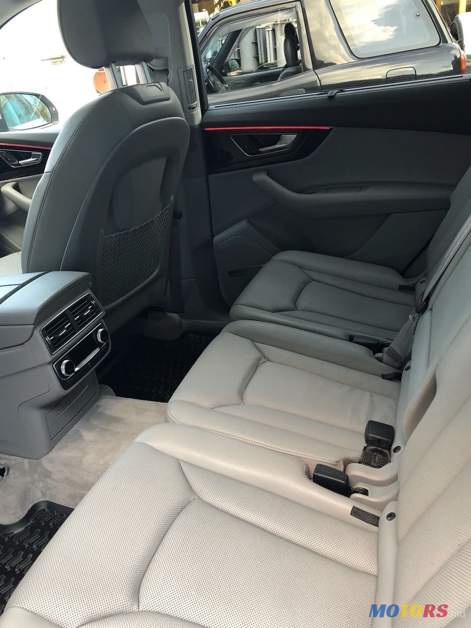 2015' Audi Q7 photo #5