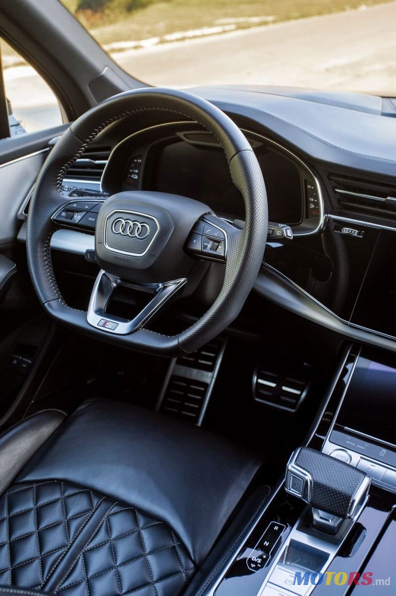 2020' Audi Q7 photo #5