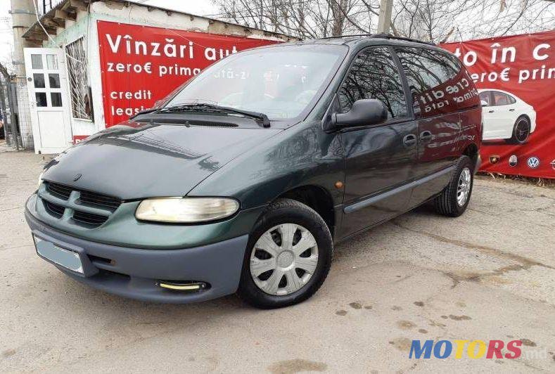 2001' Chrysler Grand Voyager photo #1