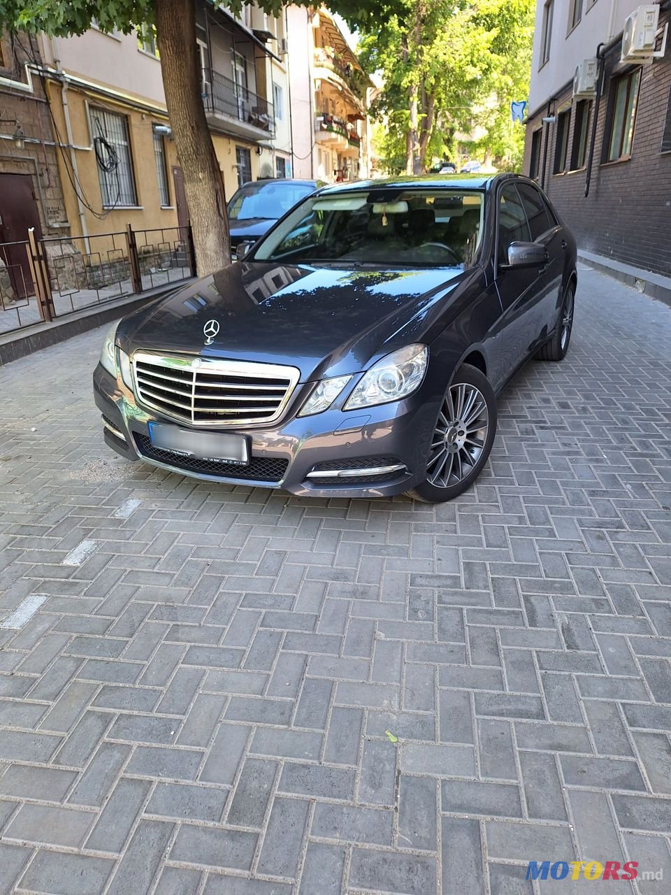 2011' Mercedes-Benz E-Class photo #1