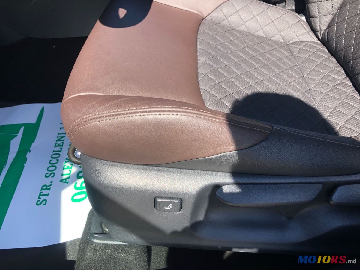 2017' Toyota C-HR photo #6