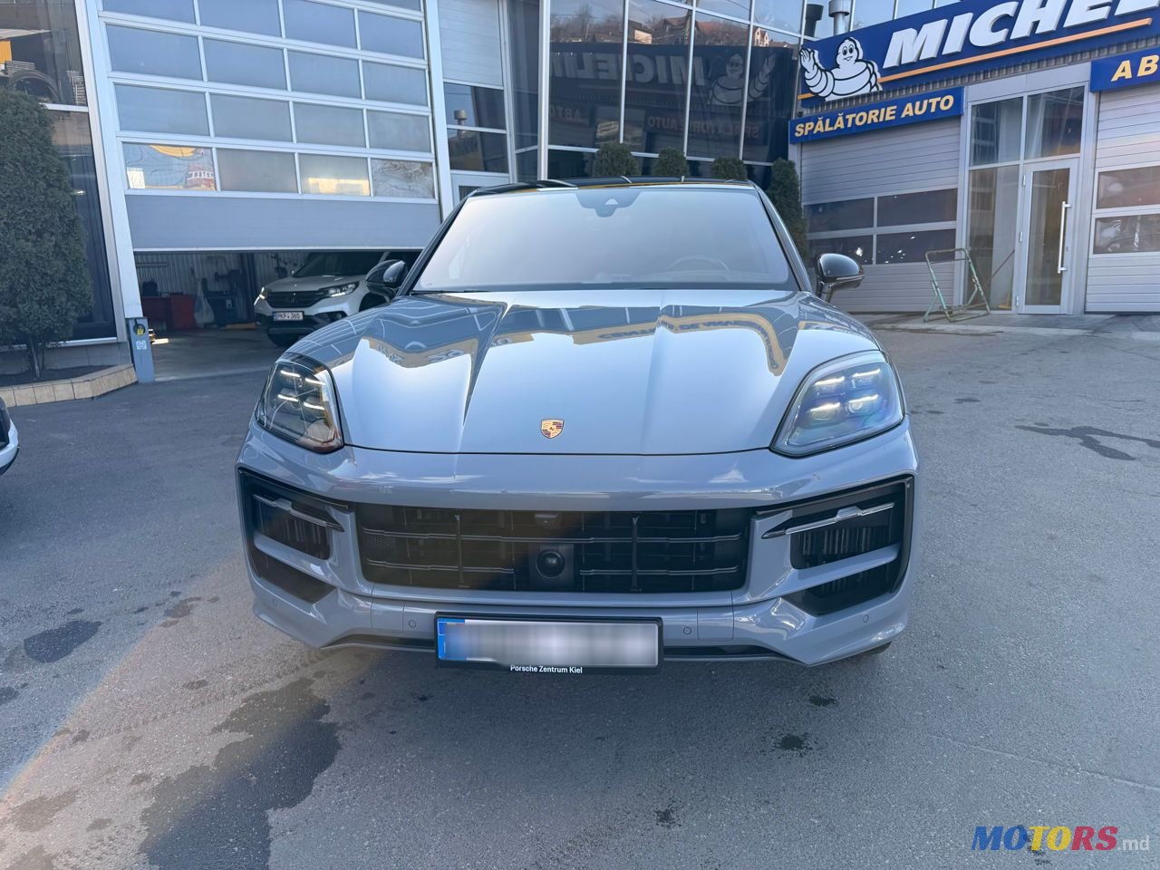 2023' Porsche Cayenne Coupe photo #4