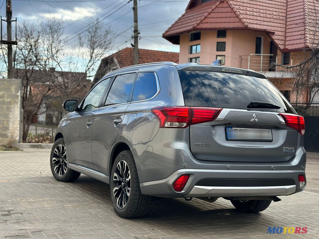 2016' Mitsubishi Outlander photo #3