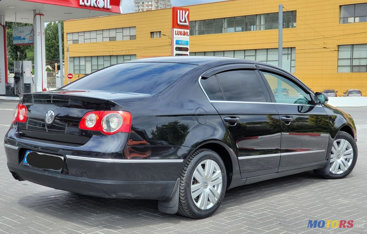 2009' Volkswagen Passat photo #4