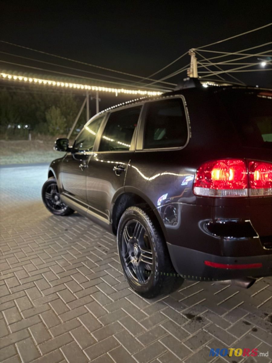 2009' Volkswagen Touareg photo #6