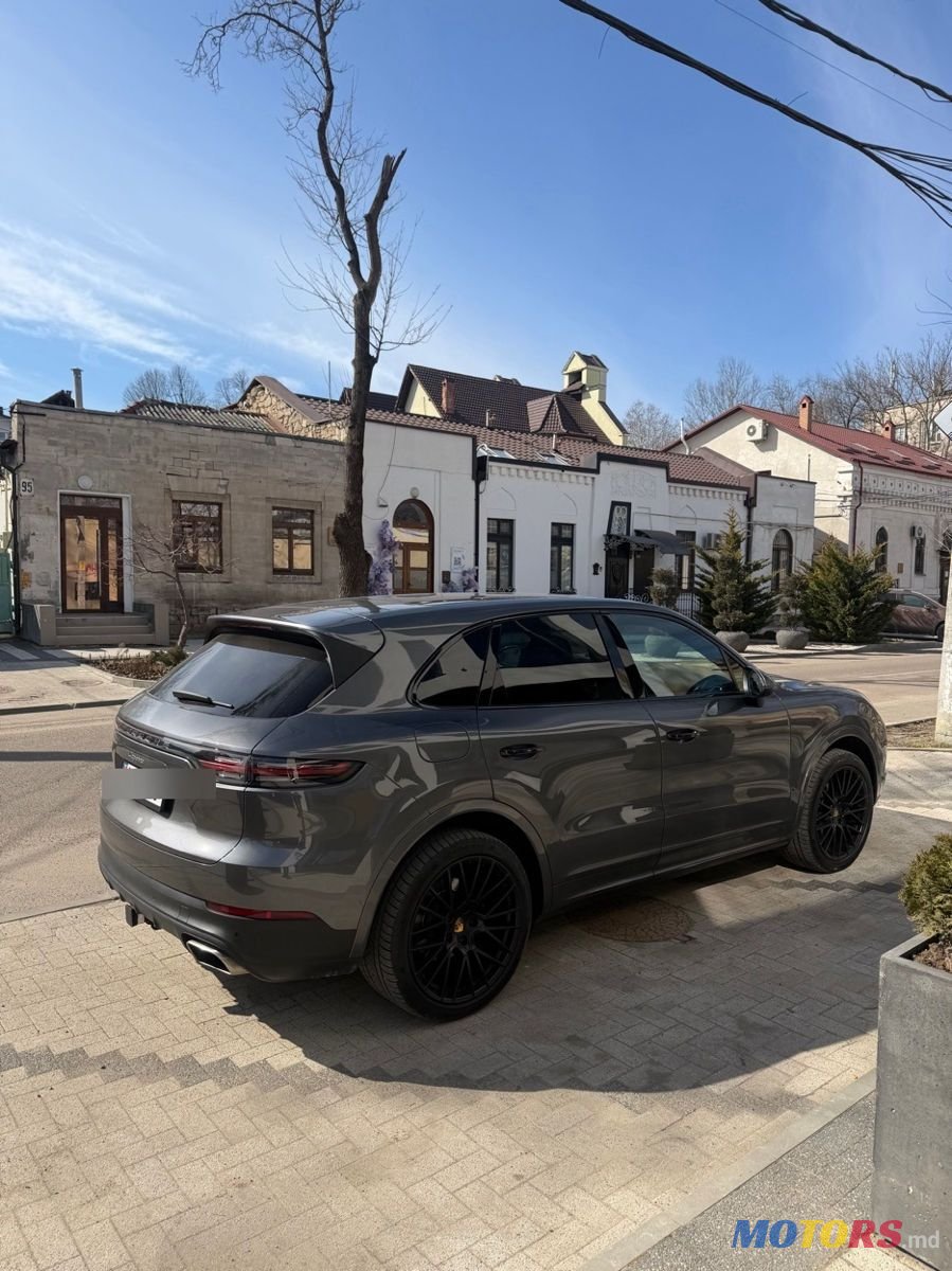 2019' Porsche Cayenne photo #5