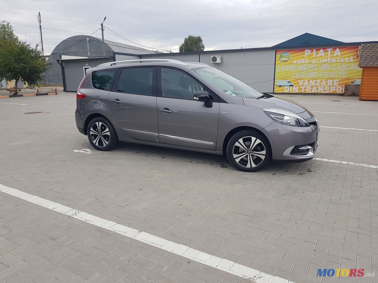 2013' Renault Grand Scenic photo #1