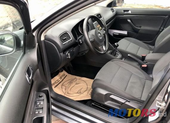 2010' Volkswagen Golf photo #4