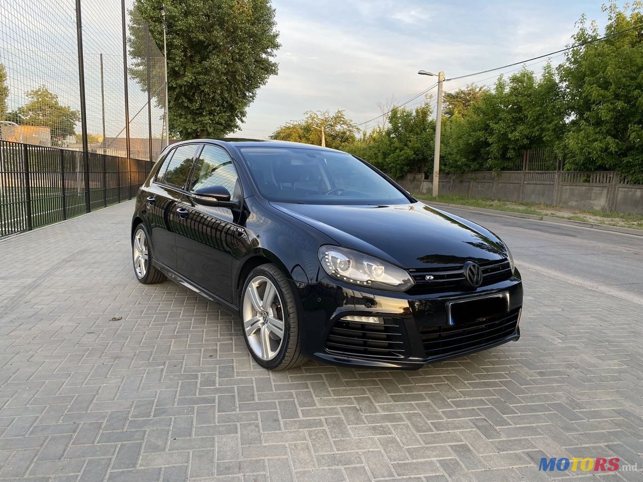 2011' Volkswagen Golf photo #2