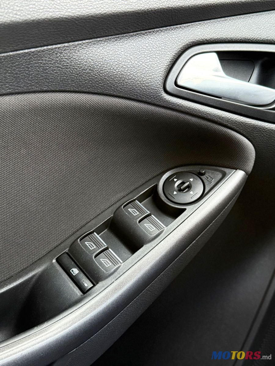 2017' Ford Focus photo #5