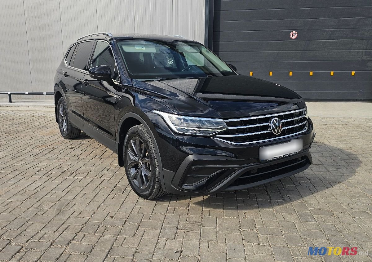 2022' Volkswagen Tiguan photo #1