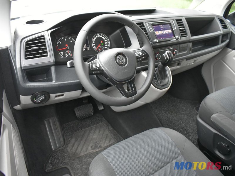 2016' Volkswagen Transporter photo #6