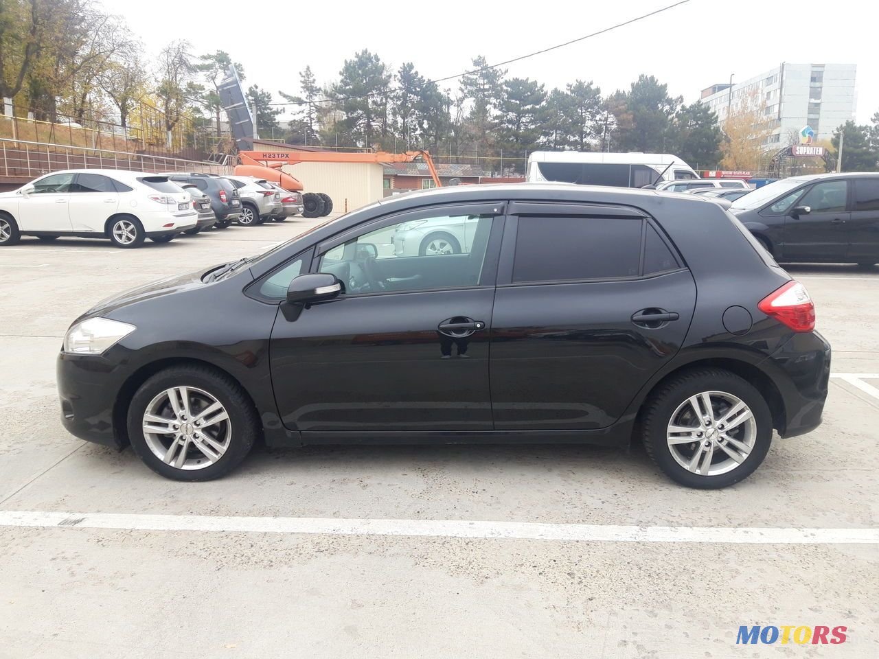 2010' Toyota Auris photo #3