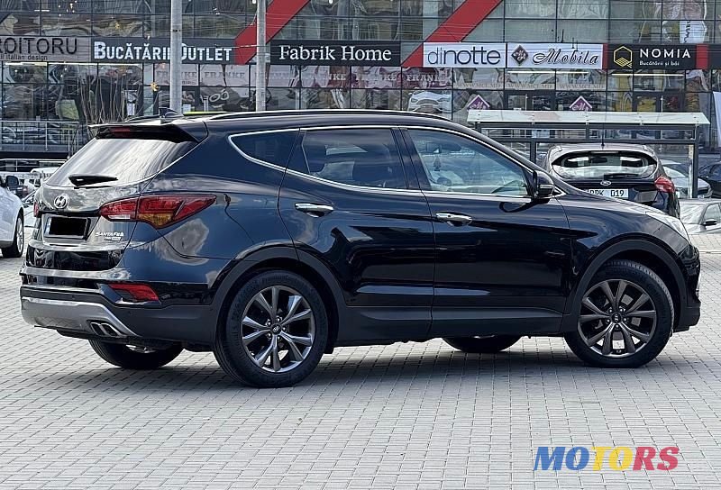 2017' Hyundai Santa Fe photo #3