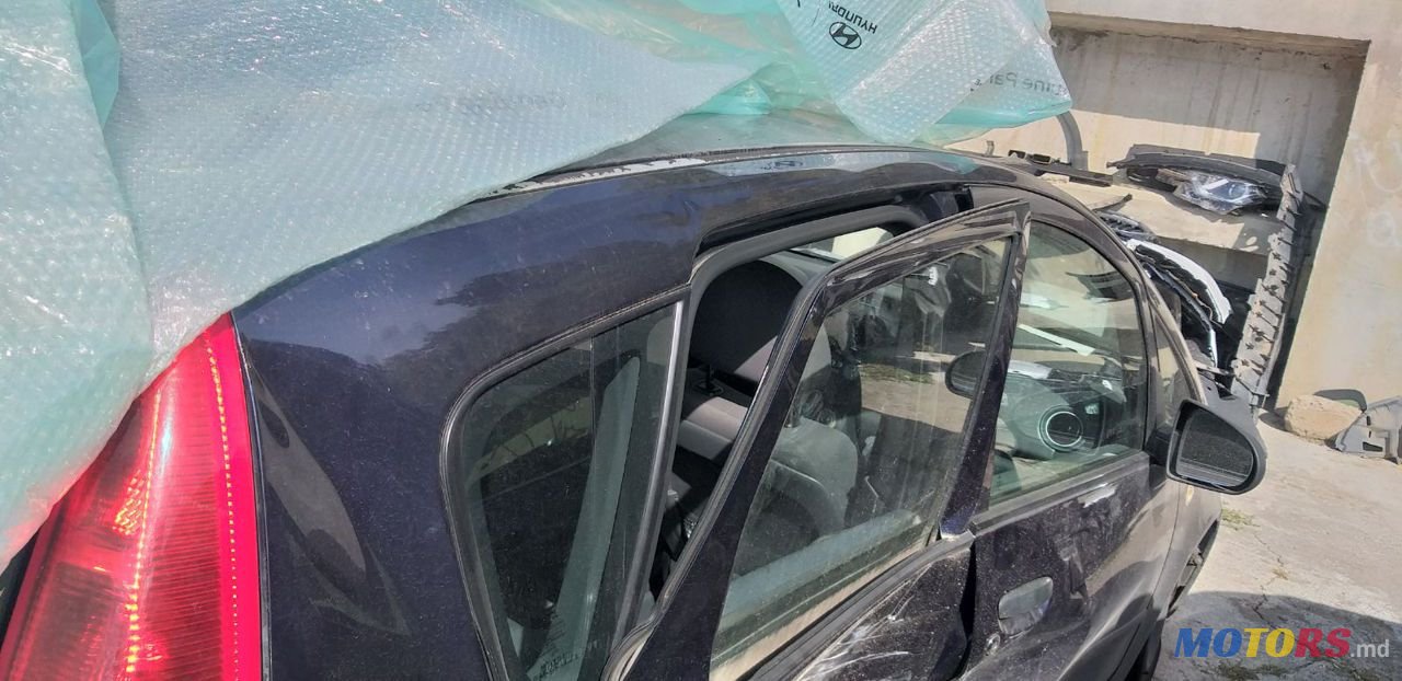 2004' Mitsubishi Colt photo #4