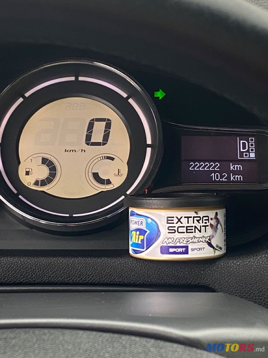 2010' Renault Megane photo #5