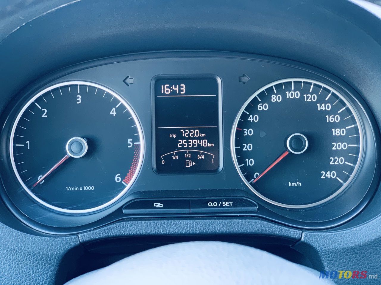 2012' Volkswagen Polo photo #5