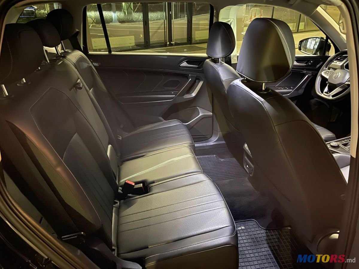 2022' Volkswagen Tiguan photo #6
