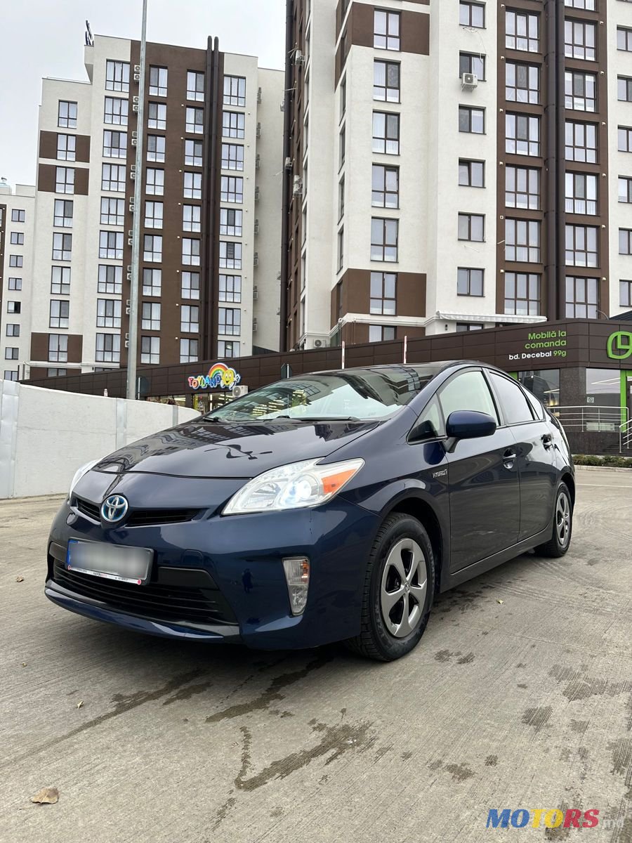 2012' Toyota Prius photo #3