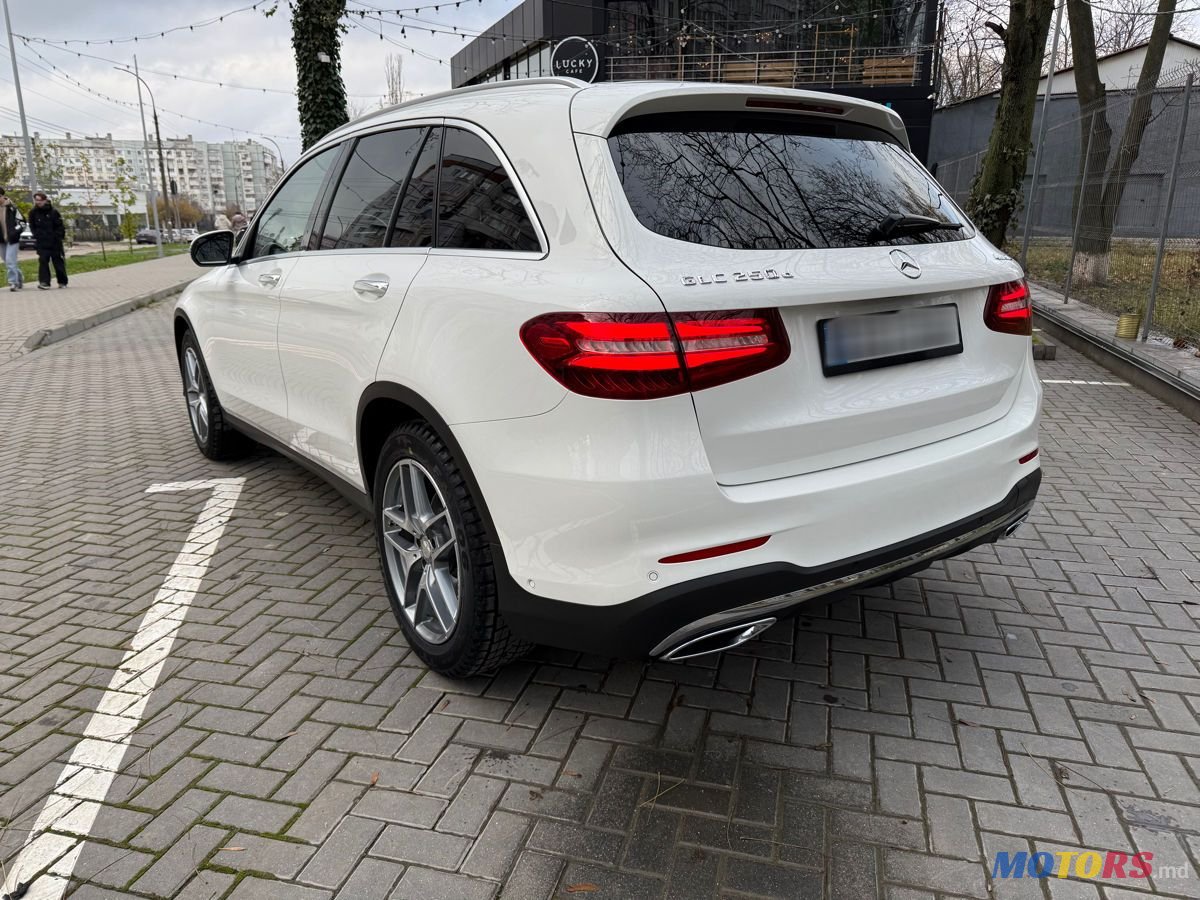 2015' Mercedes-Benz GLC photo #4
