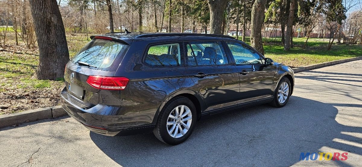 2019' Volkswagen Passat photo #2