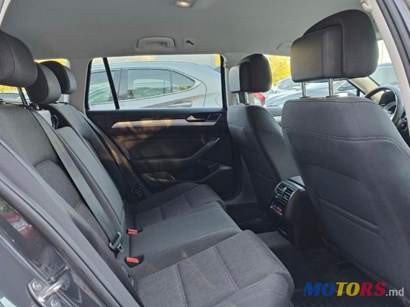 2016' Volkswagen Passat photo #5