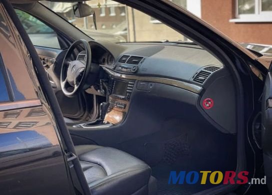 2004' Mercedes-Benz E Класс photo #2