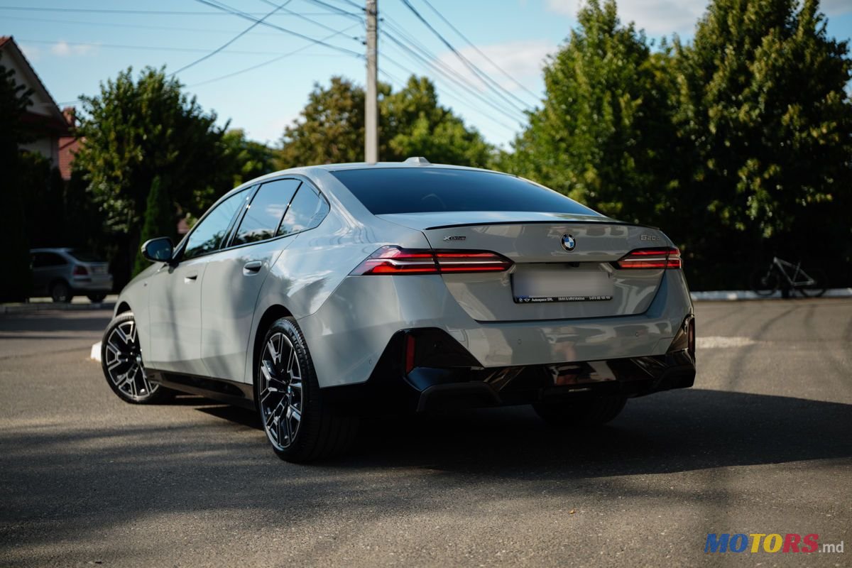2024' BMW 5 Series photo #2