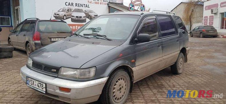 1993' Mitsubishi Space Wagon photo #1