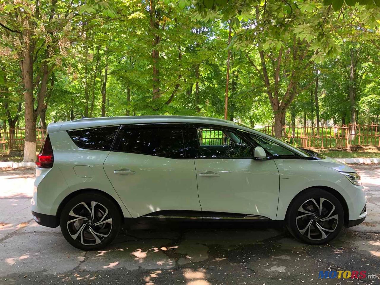 2017' Renault Grand Scenic photo #2