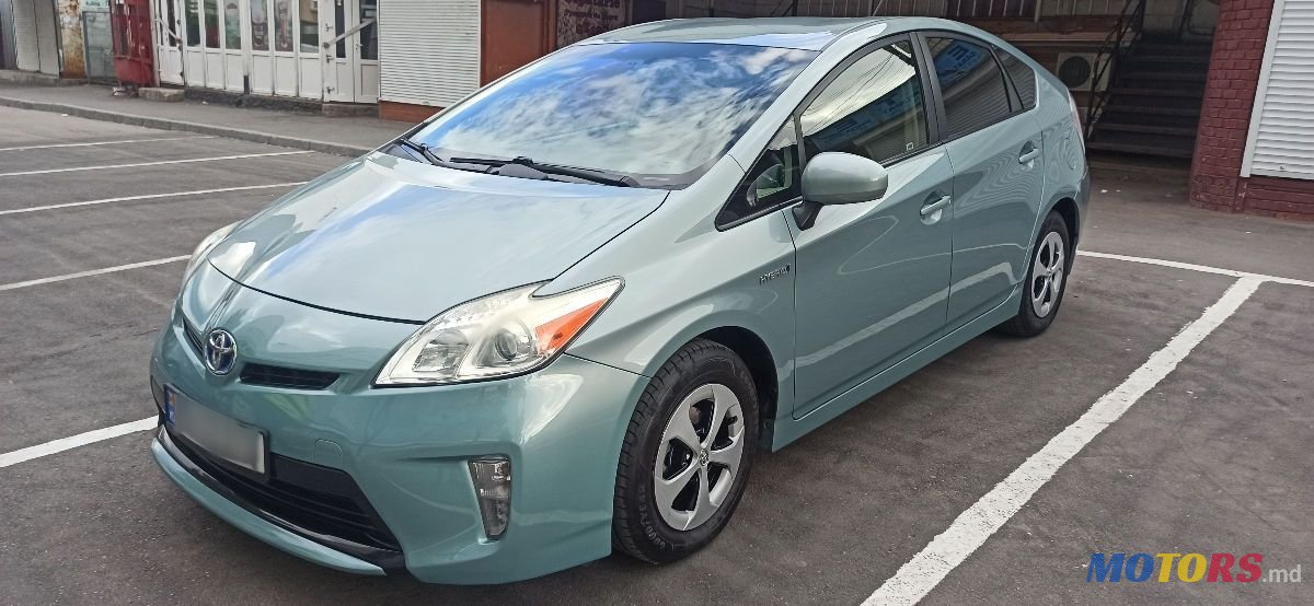 2013' Toyota Prius photo #3