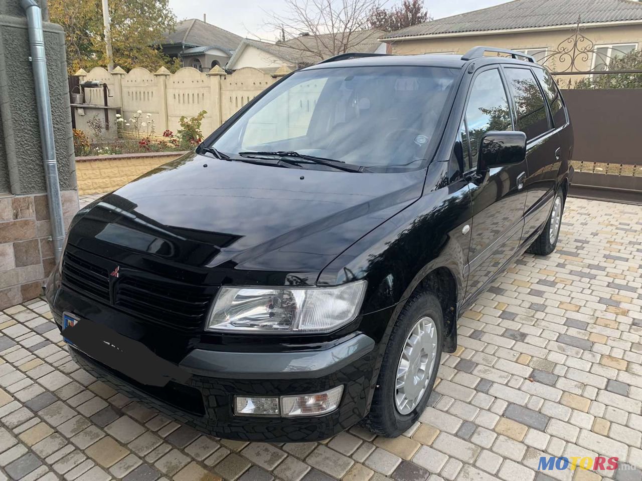 2004' Mitsubishi Space Wagon photo #1