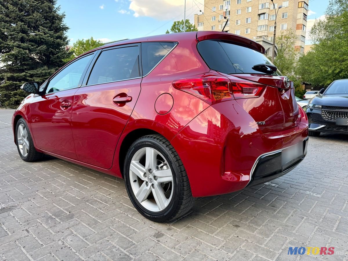 2013' Toyota Auris photo #4