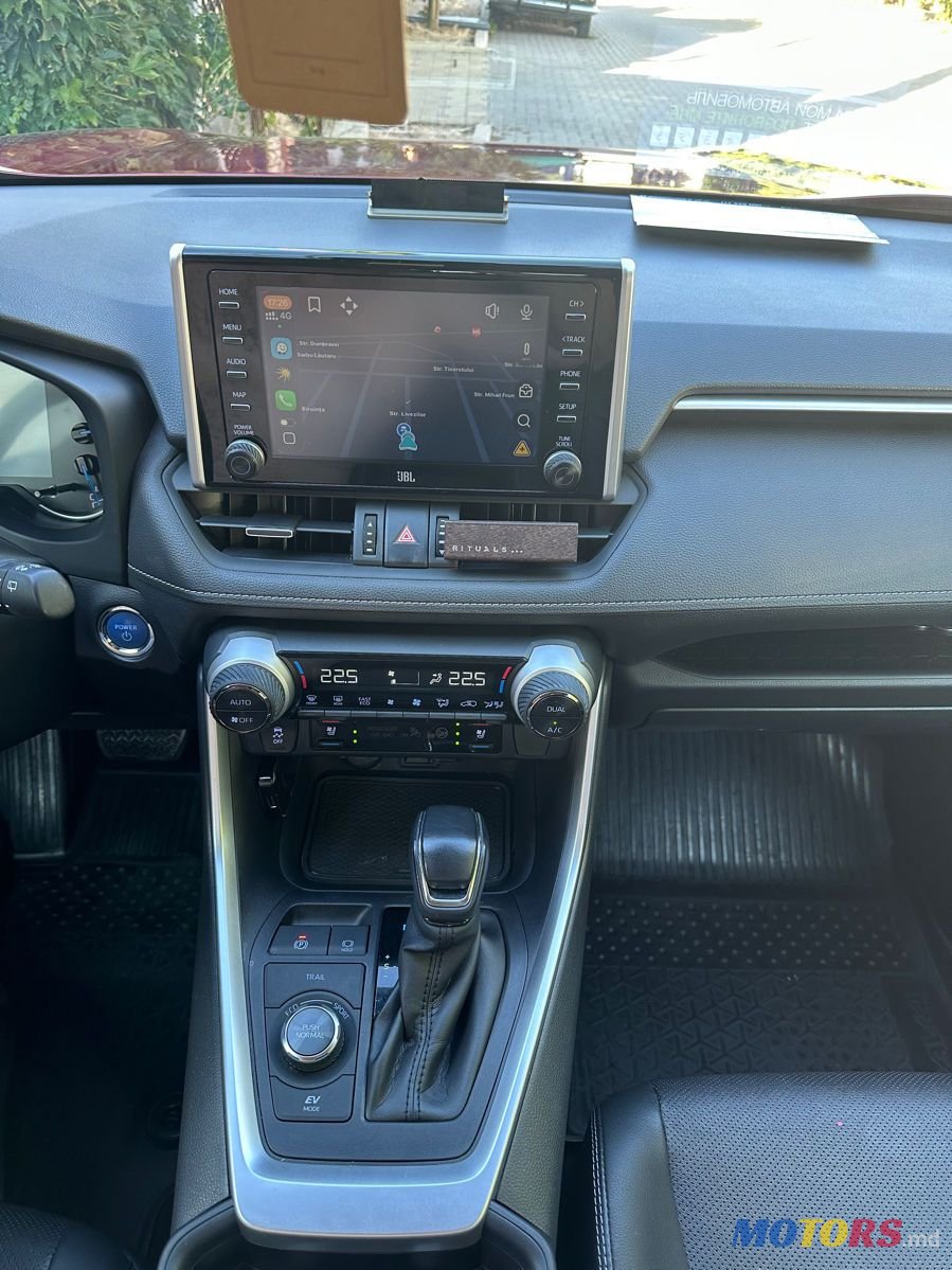 2021' Toyota RAV4 photo #2