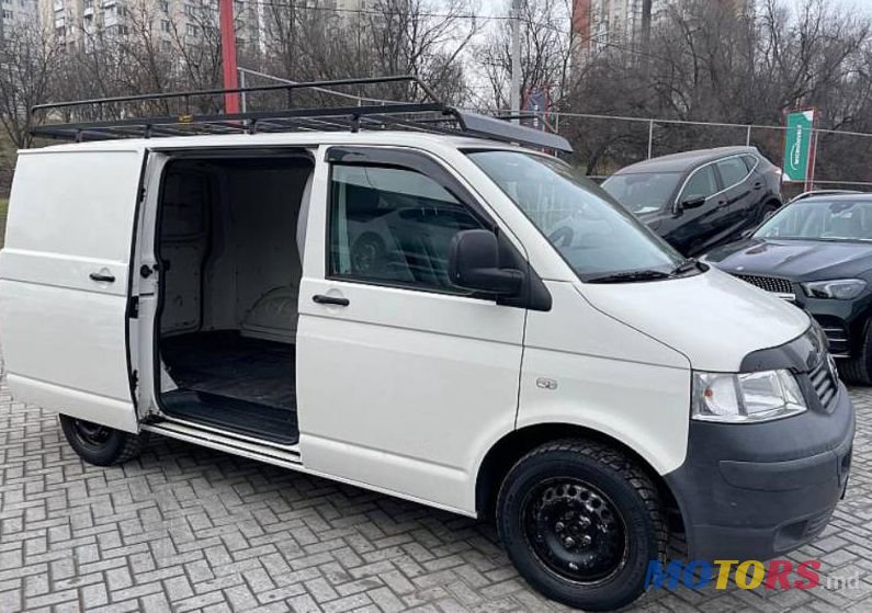 2009' Volkswagen Transporter photo #2