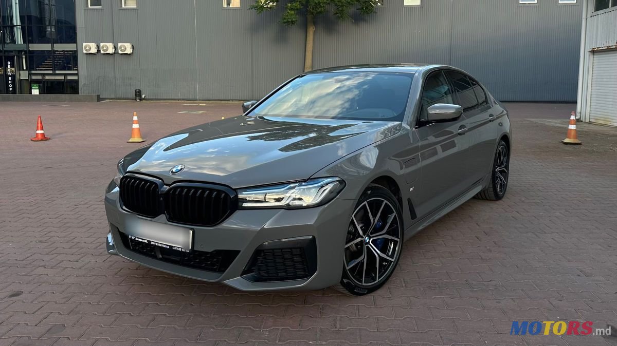 2021' BMW 5 Series photo #2