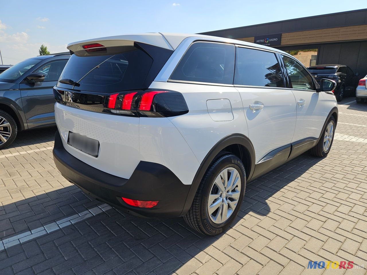 2020' Peugeot 5008 photo #2