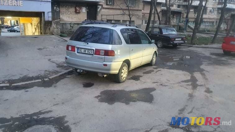 1998' Toyota Picnic photo #2