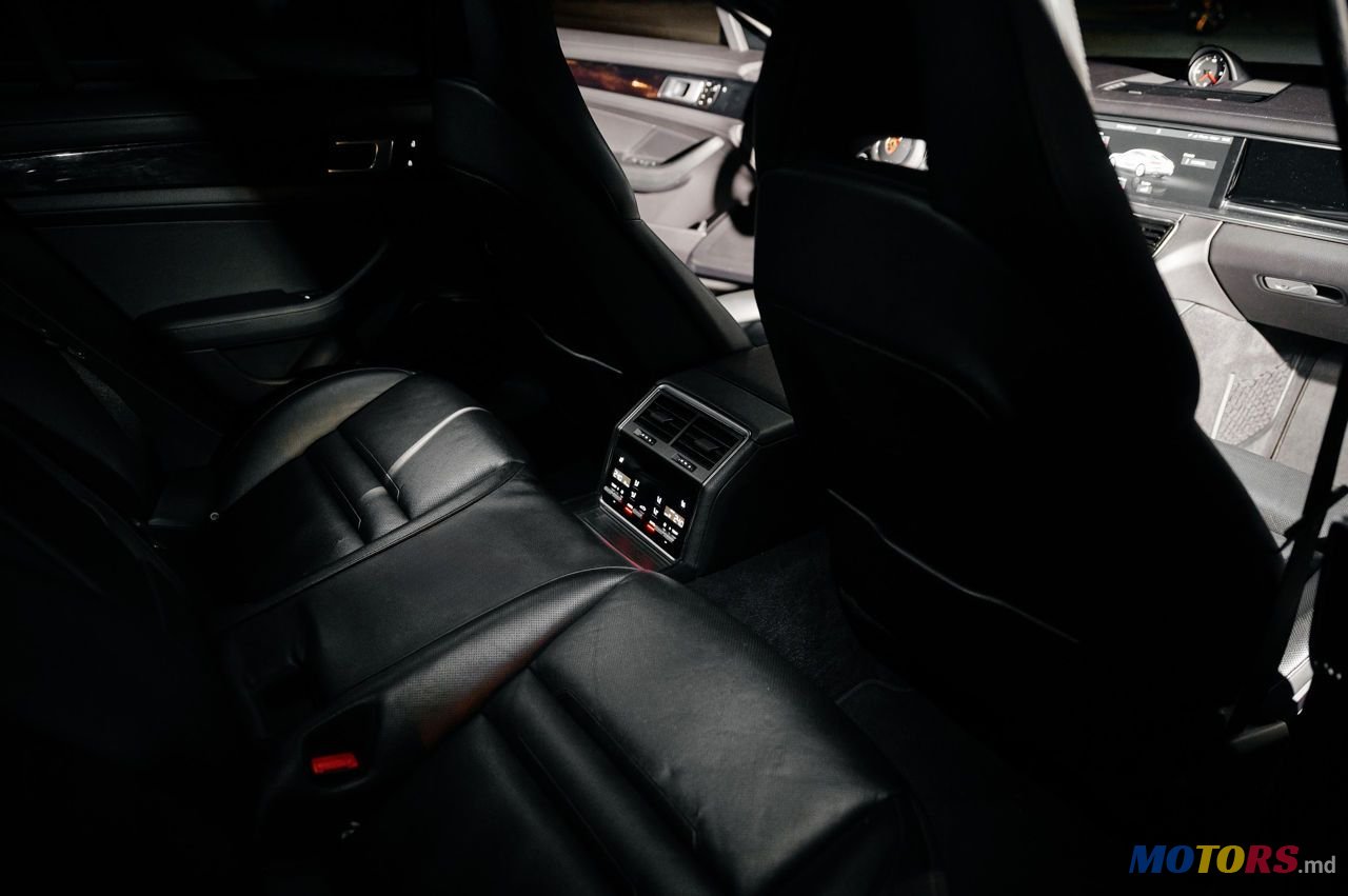 2019' Porsche Panamera photo #5