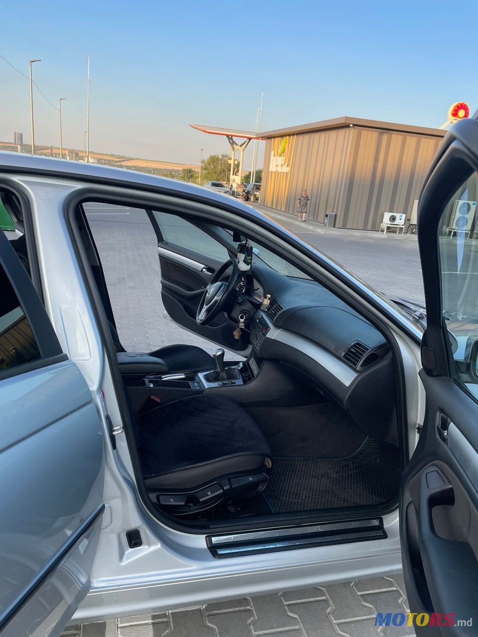 2004' BMW 3 Series photo #6