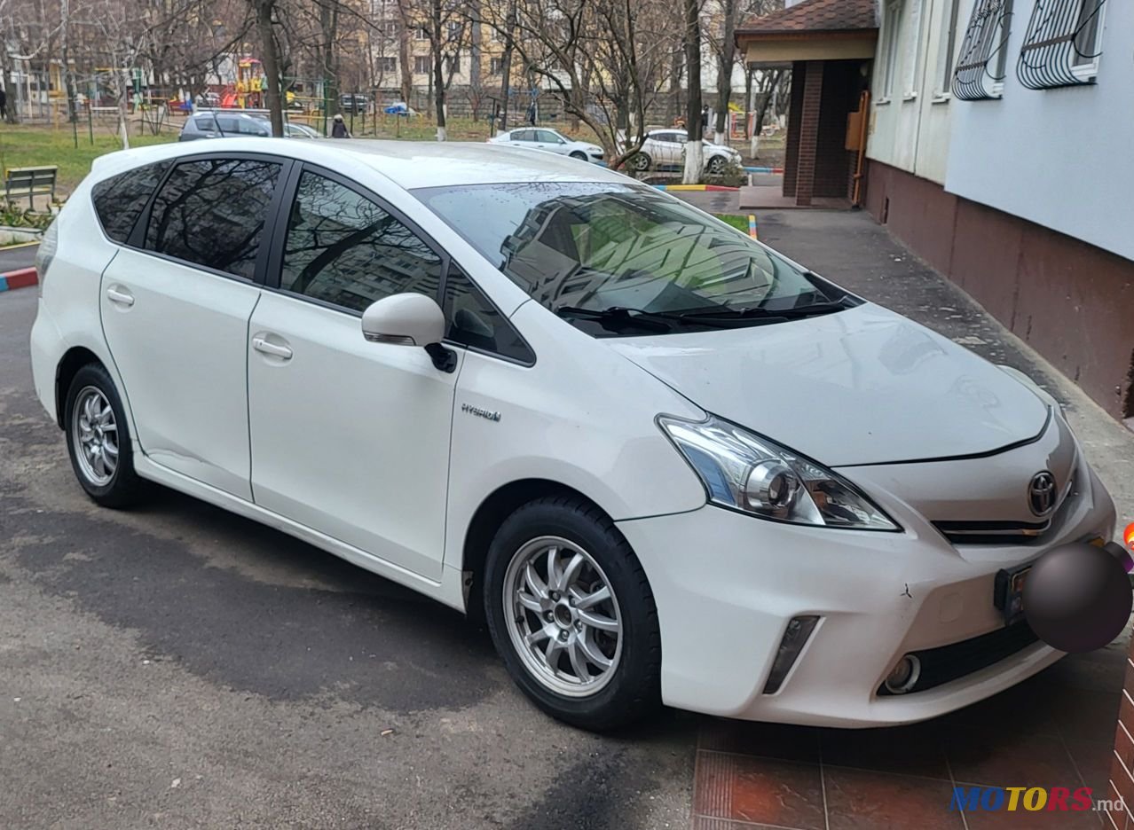 2013' Toyota Prius + photo #3