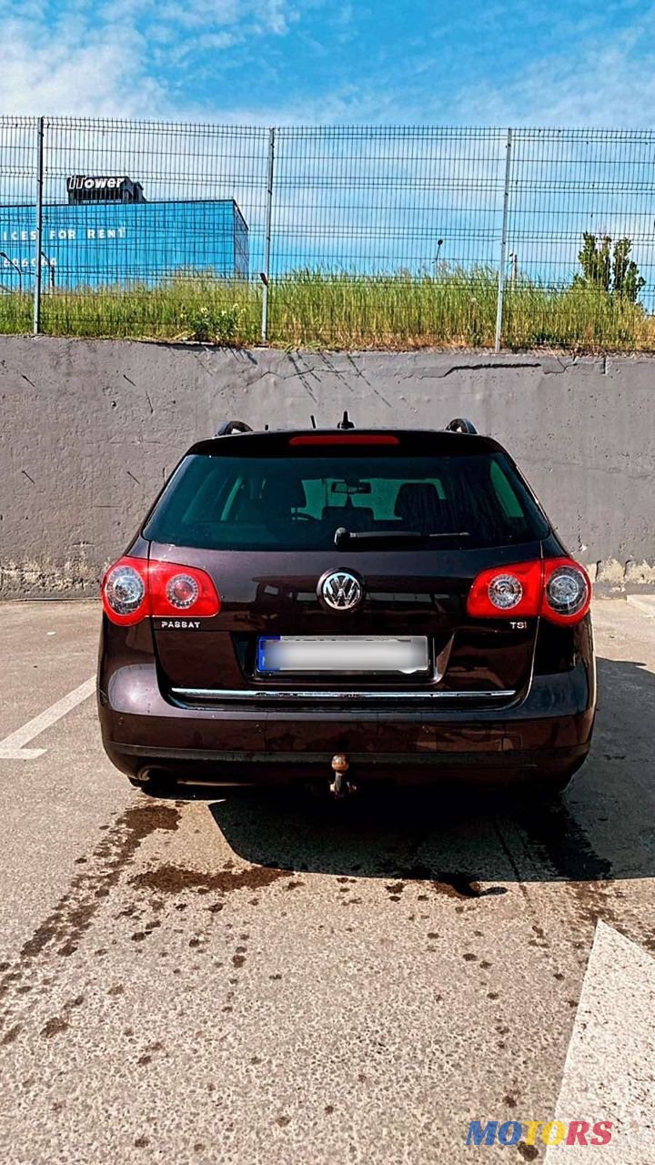 2010' Volkswagen Passat photo #3