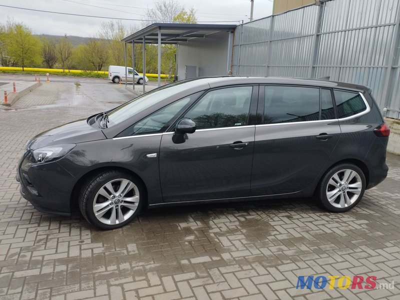 2015' Opel Zafira photo #3