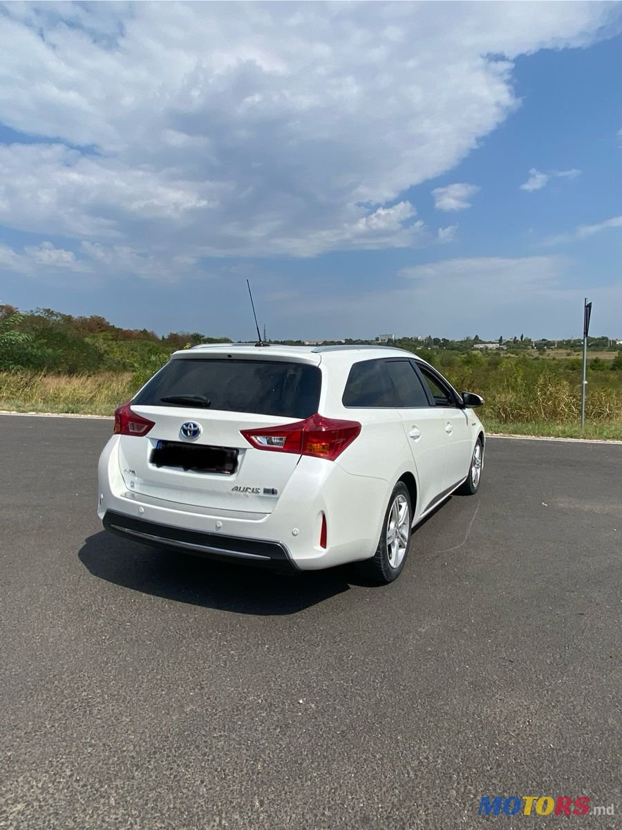 2013' Toyota Auris photo #3