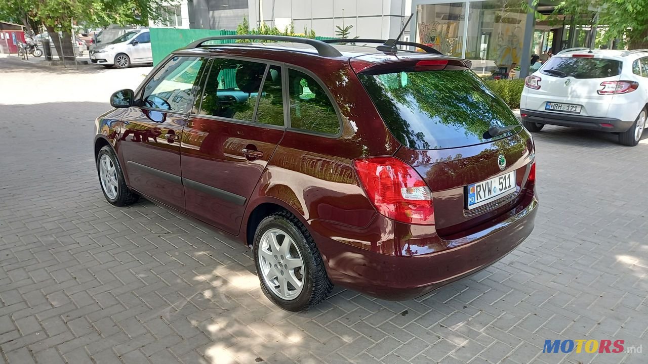 2012' Skoda Fabia photo #3